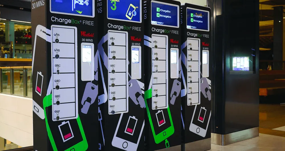 Gesponserte ChargeBox lädt Handys auf einem Event kostenlos